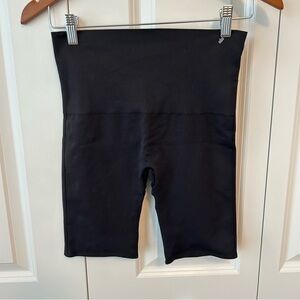 🔥 Everyday‎ Shapewear Staple — Spanx Size L!
